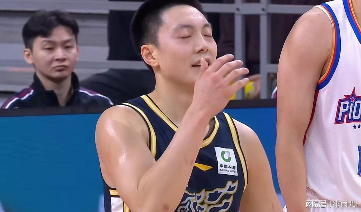 九游体育官网-又被打爆了！CBA1米81小后卫碾压广东队，杜锋被迫放走杨溢？