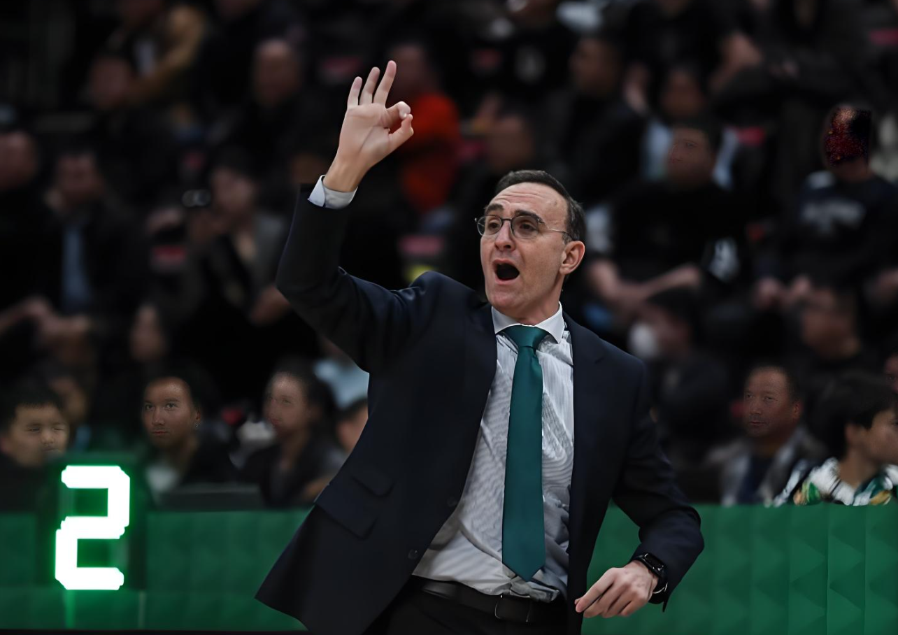 九游体育-狂胜广东16分！乌戈大赞辽宁队2人：发挥得非常出色